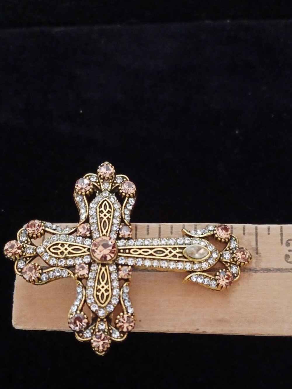 Stunning Rhinestone Cross Brooch - Picture 3 of 4